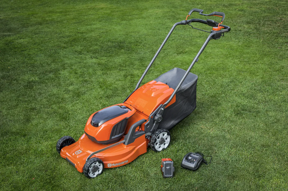 HUSQVARNA LC 347iVX s akumulátorem a nabíječkou