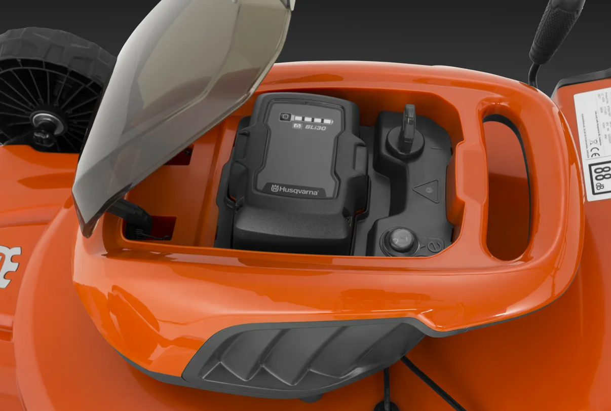 HUSQVARNA LC 142iS s akumulátorem a nabíječkou