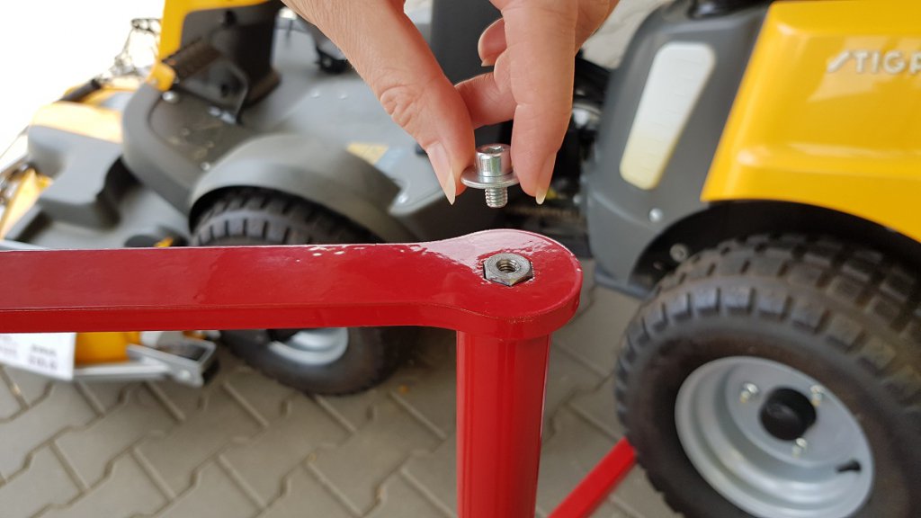 Zvedák na traktory ZT 400 nyní i na AKU POHON