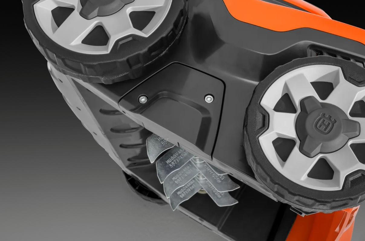 HUSQVARNA S 138i s akumulátorem a nabíječkou
