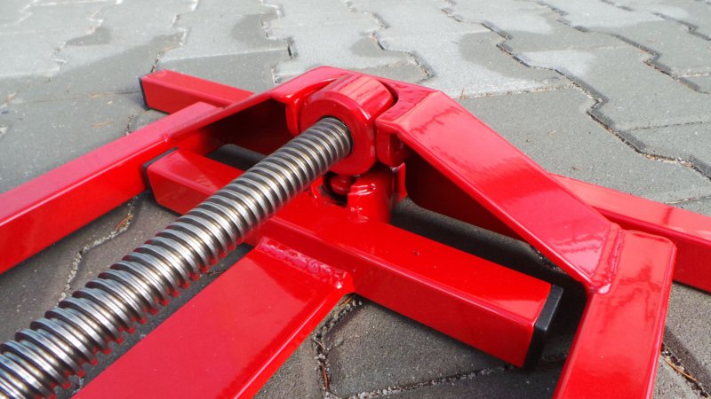 Zvedák na traktory ZT 400 nyní i na AKU POHON